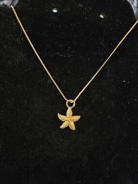 Monet Gold Starfish Pendant Necklace 16"
